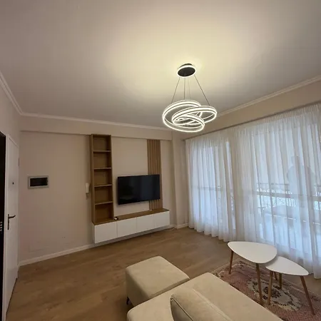 Prayla Luxury At Poligoni * 地拉那