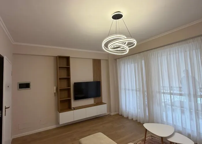 Prayla Luxury At Poligoni * 地拉那